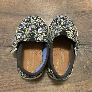 TOMS Tiny Toddler Baby Shoes Floral Pattern 4